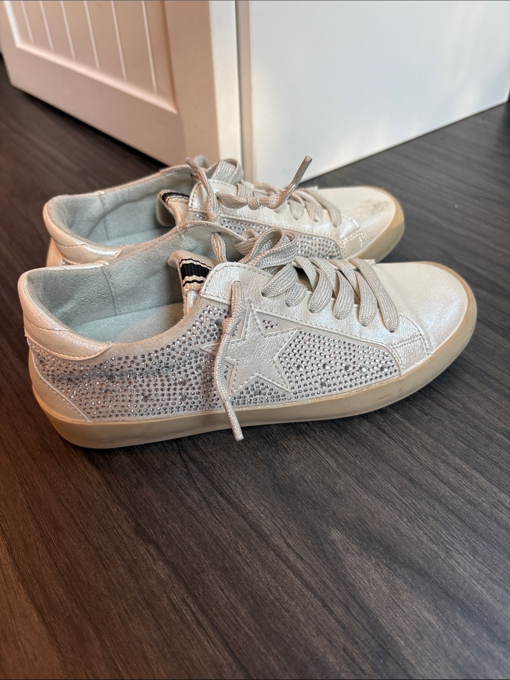 Girls Shu Shop PaulaKids size 2 White Glitter Star Lace-Up Sneakers